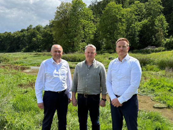 v.l.: Landrat Christoph Rüther, WOL-Geschäftsführer Volker Karthaus, Technischer Dezernent des Kreises Paderborn Henrik Egeler. Foto: Kreis Paderborn